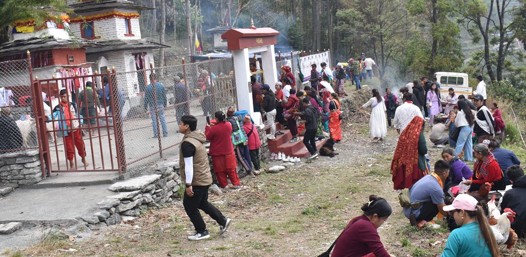 प्रकृतिलाई खुसी बनाउन मगर समुदायको भूमे पूजा