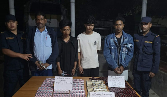 जिल्ला प्रशासन कार्यालय धनुषाबाट एक जना बिचौलिया पक्राउ