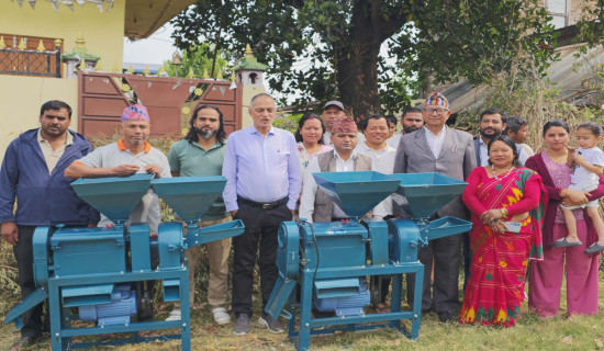 मकै पकेट क्षेत्रका किसानलाई कृषि उपकरण