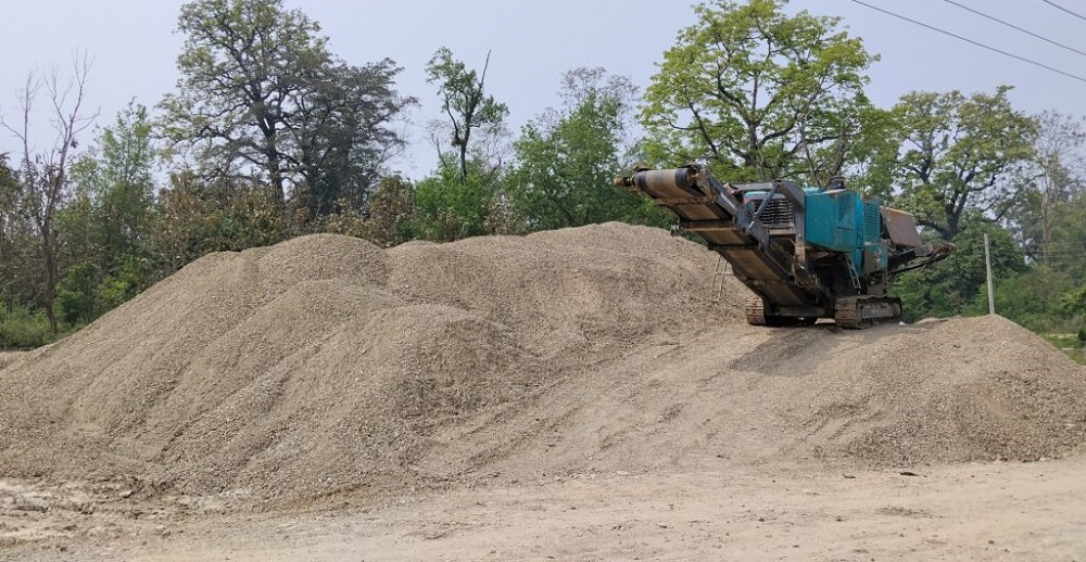 क्रसर उद्योगमा प्रशासन सक्रिय, अवैध उद्योग बन्द