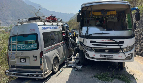 माइक्रोबस र बस एकापसमा ठोक्किँदा १० जना घाइते
