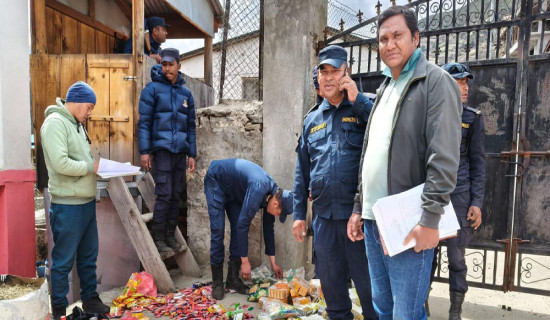 बजार अनुगमनका क्रममा भेटिएका म्याद गुज्रेका सामग्री जफत