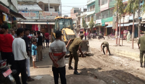 पूर्वराष्ट्रपति डा. यादवद्वारा धनुषामा मतदान