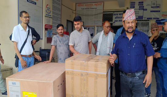 बर्दिबास युथ क्लबद्वारा बर्दिबास अस्पताललाई ‘थाइराइड रोग’को पहिचान गर्न उपकरण प्रदान