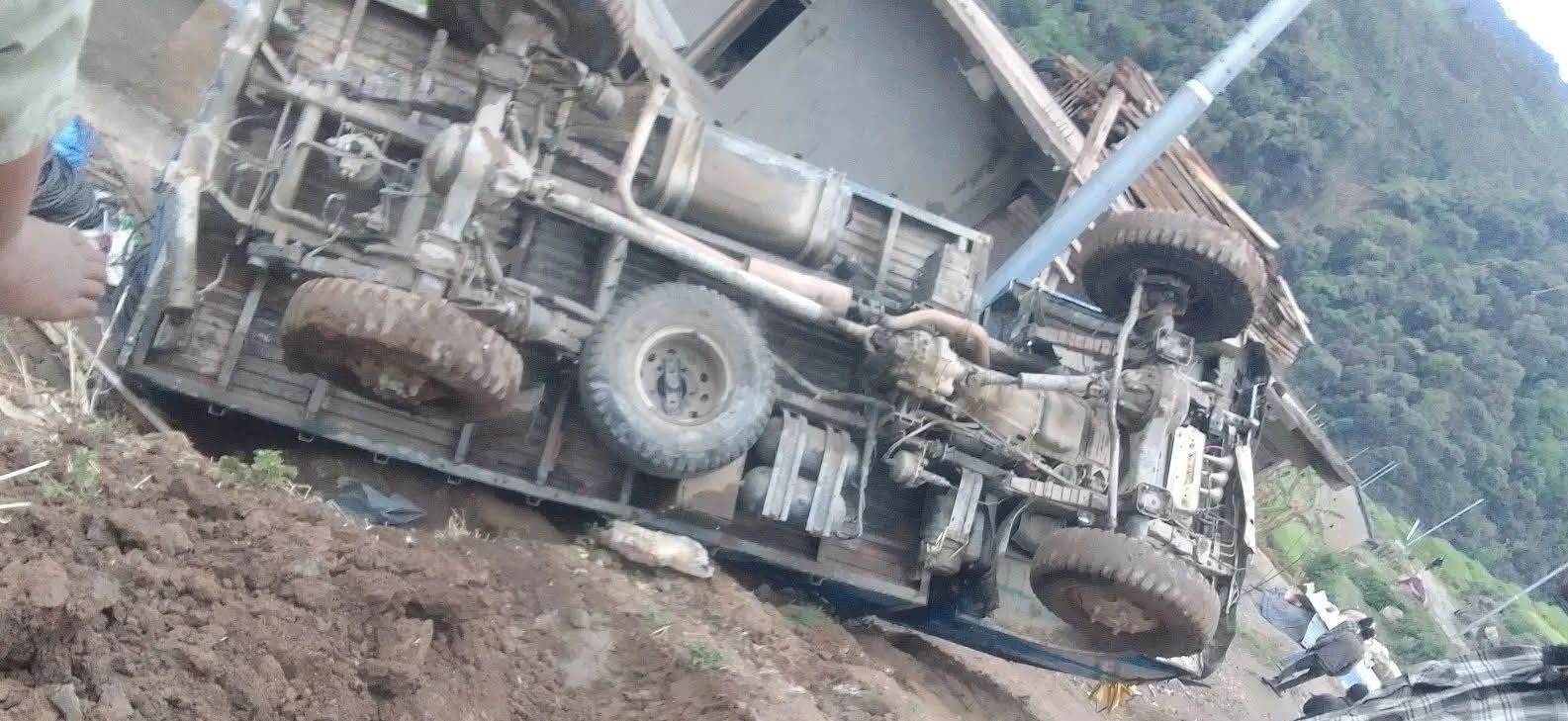 मटिखान बजारमा ट्रक दुर्घटना