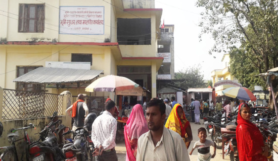 बिचौलियाको आरोपमा मालपोत र यातायात कार्यालयबाट नौ पक्राउ