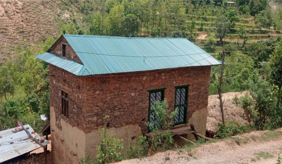 हलेसी तुवाचुङका ९४ परिवारलाई निःशुल्क जस्तापाता