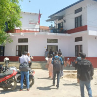 मुख्यमन्त्री कार्यालय अगाडि सुतेर धर्ना