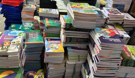 चर्खा काटेर राम्रो आम्दानी गर्नुहुँदै भण्डारी दम्पती