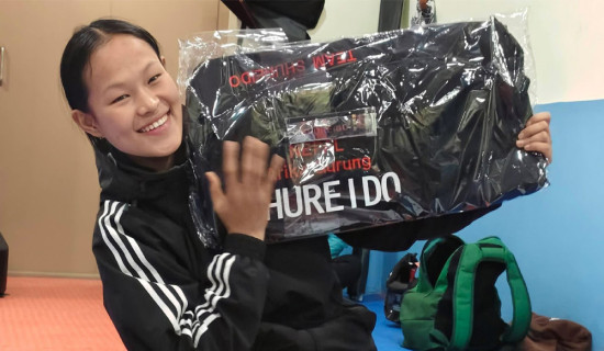 एरिका गुरुङलाई खेल सामग्री प्रायोजन