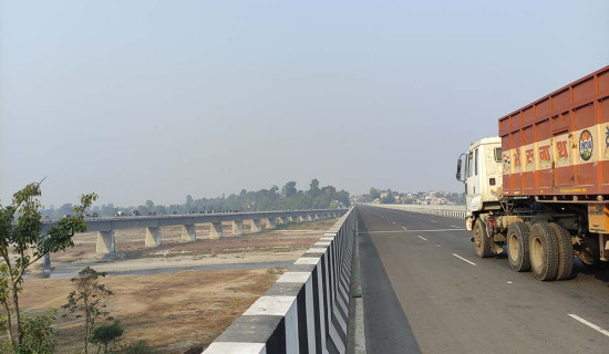 पूर्वी नाकामा पर्यटक र बिरामी तानातान गर्ने कार्य बन्द