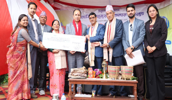 स्ववियुद्वारा स्थापित एक करोड बढीको छात्रवृत्ति कोष हस्तान्तर