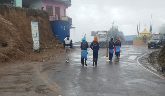 चैतको वर्षाले बैतडीमा विद्यार्थी र किसानलाई सास्ती