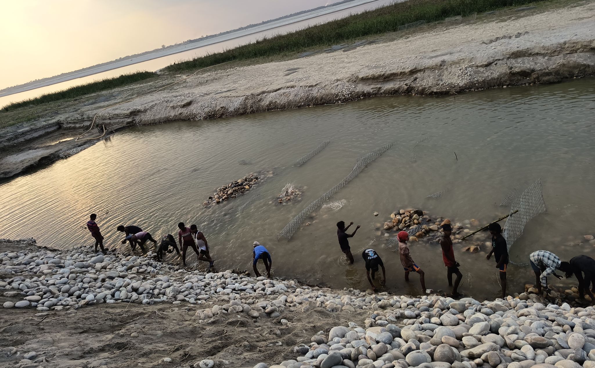 सुस्तामा नदी नियन्त्रणको प्रयास, बर्खाअघि सक्ने तयारी