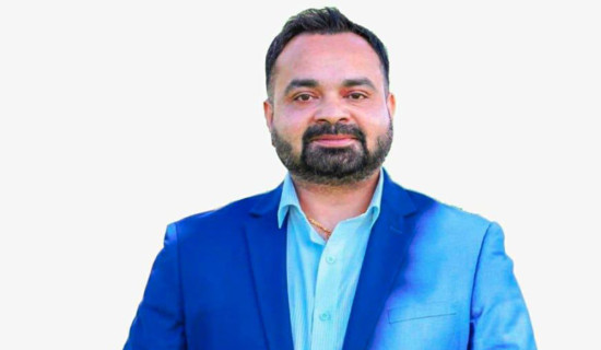 डा. रमिल अधिकारीलाई उत्कृष्ट गीतकारको अवार्ड