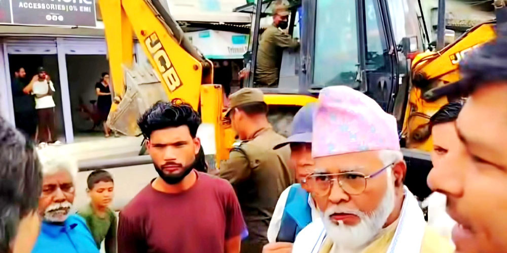सडक अतिक्रमण हटाउन नेपालगन्जमा डोजर चल्यो