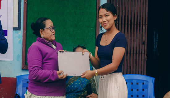 स्वरोजगार प्रवर्द्धनका लागि इलाम नपाद्वारा २० उद्यमीलाई ल्यापटप वितरण