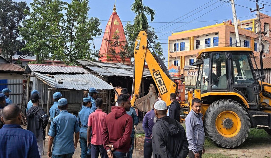 कोशीमा प्रदेश मन्त्रीको घरमा डोजर