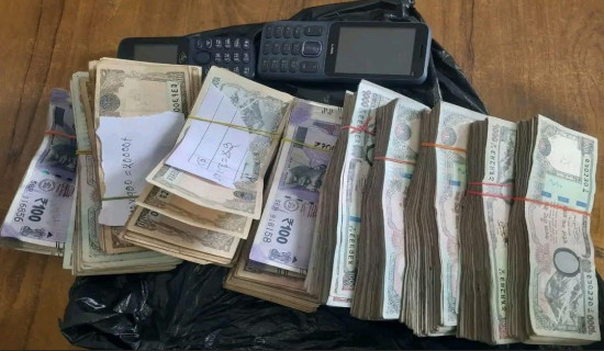 सुनसरीमा हुन्डी आशङ्कामा दुई जना पक्राउ, ६ लाखभन्दा बढी नगद बरामद