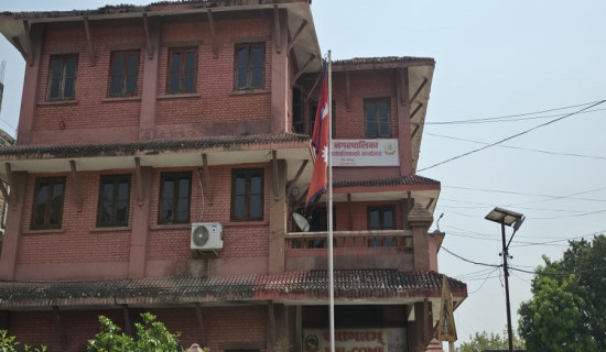 सार्वजनिक सडकका अवैध संरचना हटाउन अभियान सुरु