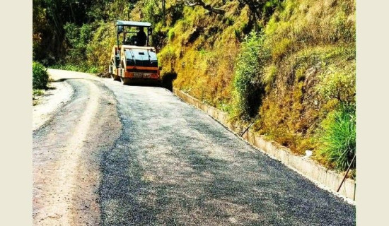 काठे खोला गाउँपालिकाको रेश जाने सडक कालोपत्र
