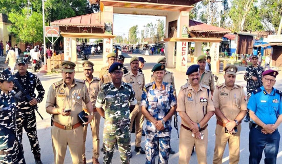 भारतीय उच्च सुरक्षा अधिकारीद्वारा सीमा नाकाको निरीक्षण