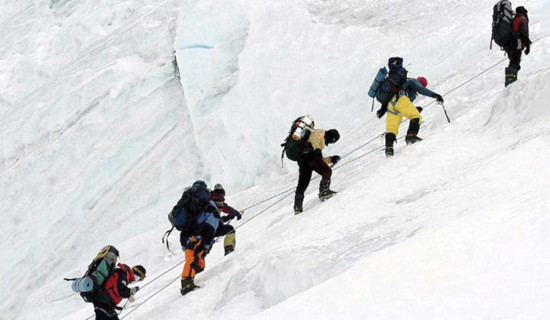 चीनले रोकेपछि नेपालतर्फ बढ्दै सगरमाथा आरोही