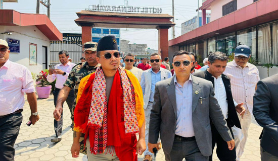 गृहमन्त्री गुरुङलाई नवलपुरमा कार्यकर्ताको स्वागत