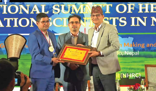 गोरखापत्रकर्मी ढुङ्गेल पुरस्कृत