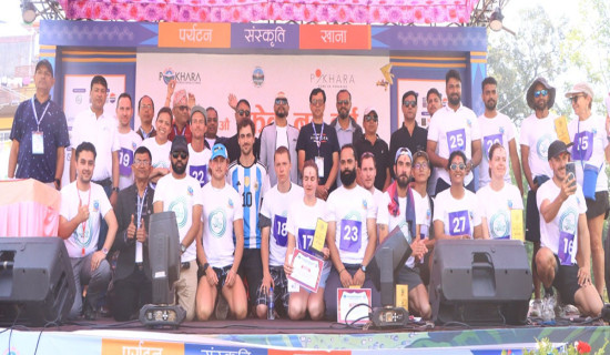 फेवा महोत्सवमा पर्यटक दौड