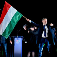 काममा आलटाल गरेको भन्दै डिभिजन वन कार्यालयमा तोडफोड