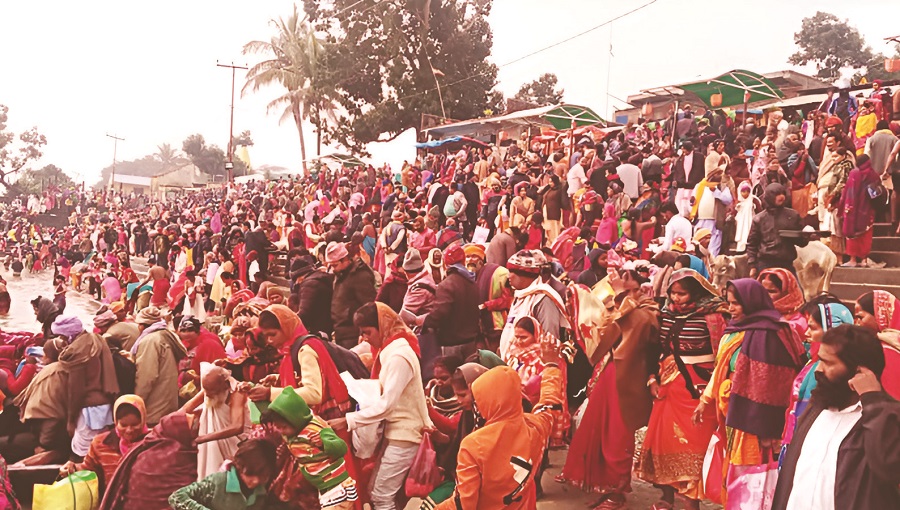 त्रिवेणी धाममा भक्तजनको घुइँचो, नेपाल–भारत तीर्थालुको संगम