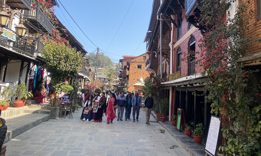 नयाँ वर्षको पहिलो दिनमा बन्दीपुर पर्यटकले भरिभराउ