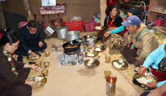 नयाँ वर्षमा कालिका मन्दिरमा भक्तजनको घुइँचो (फोटो फिचर)