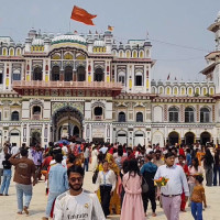 ढोरपाटनमा सिकार खेल्न व्यस्त विदेशी पर्यटक