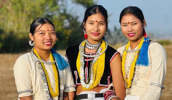 थारू संस्कृतिको संरक्षणमा तीन युवती