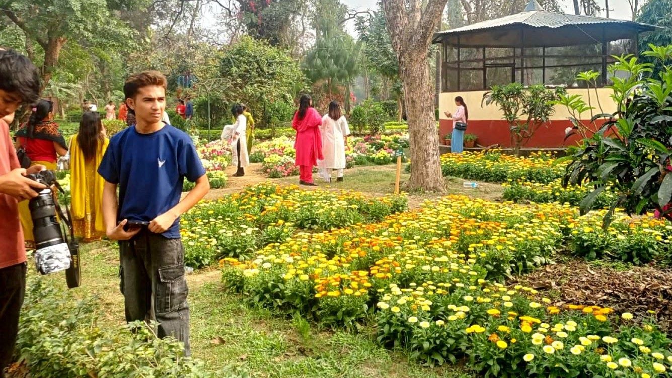 करिब १० हजारले गरे ढकेरी वनस्पति उद्यानको अवलोकन