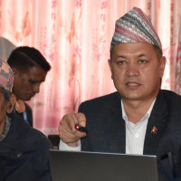 सालको पात टपरी गाँसेर...