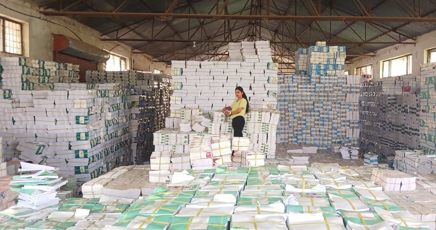 करिब १२ करोड रुपियाँको पाठ्यपुस्तक बिक्री