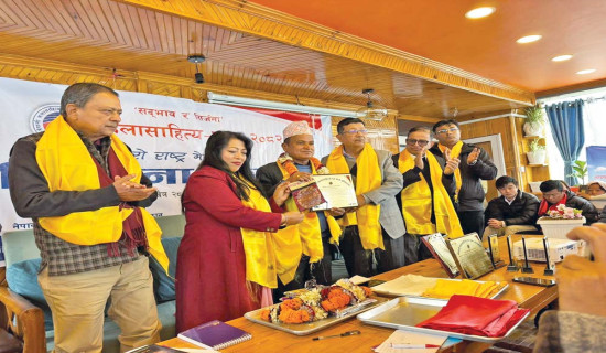 दुई स्रष्टा पुरस्कृत