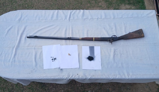 भरुवा बन्दुकसहित एक पक्राउ