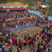 शिक्षकको प्रदर्शन : सडकमै नाचगान (फोटो फिचर)