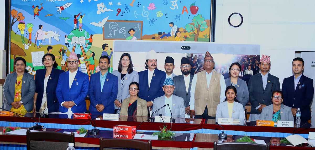 संसदीय समिति सभापतिको शपथ