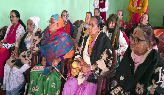 १८ जना एकल वृद्धा आमा सम्मानित