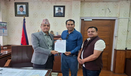 बालबिटोरी जग्गा पीडितले लालपुर्जा माग गर्दै बुझाए ज्ञापनपत्र