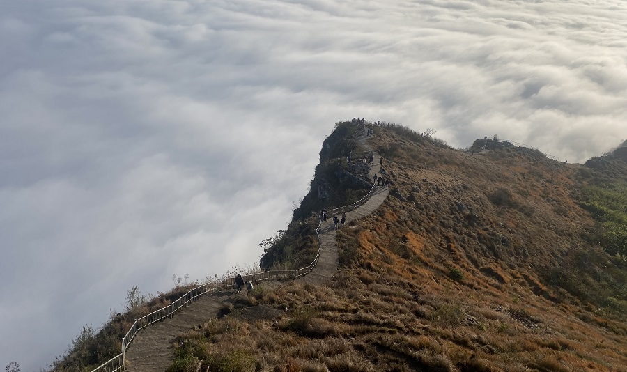 दुई दिने सार्वजनिक बिदाले मानहुँकोटमा पर्यटकको तेब्बर वृद्धि