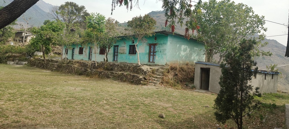 बाजुरामा सुनसान बन्दै विद्यालय