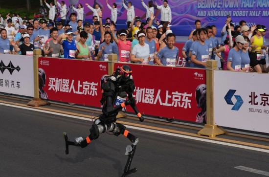 रोबोटले तोड्यो मानव कीर्तिमान