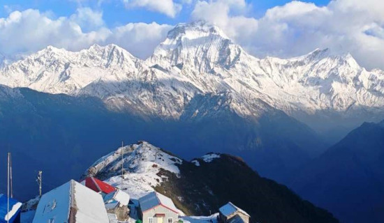 धौलागिरि शिखरमा पुगे १७ आरोही