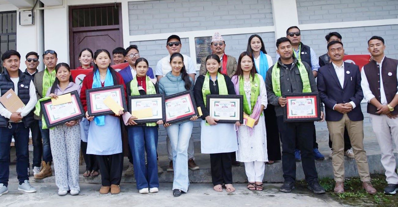 स्थापना दिवसमा विद्यार्थी सम्मानित